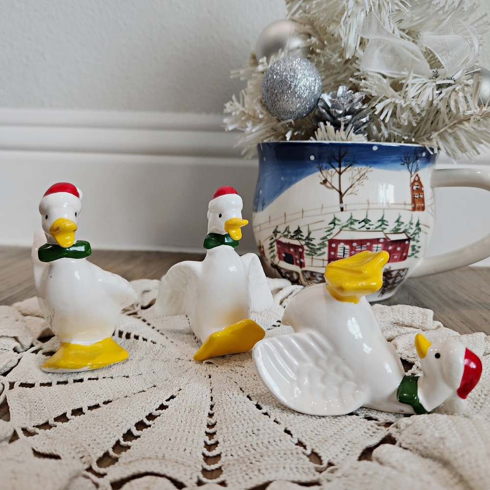Vintage Japan Ceramic Christmas Goose Duck Figurine Set 3 Santa Hat MCM Kitsch